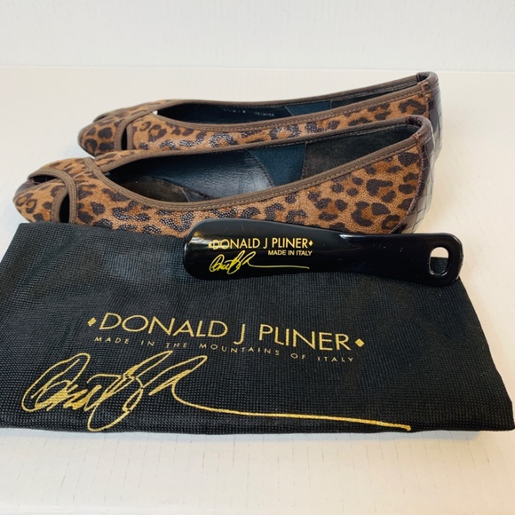 DONALD J PLINER Brown Leopard Suede GLORIA Flats 9.5 N Peep Toe Shimmer Italy - Picture 16 of 16